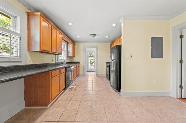 Building Photo - 2220 Newnan St