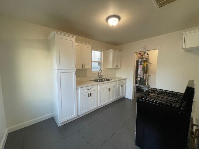 Building Photo - YUKON 13717-13719