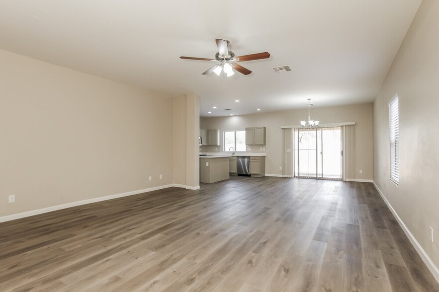 Building Photo - 1607 S 79th Ln