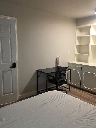 Building Photo - 610 W Fairview St