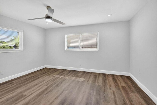 Building Photo - 714 SW 25th Ave