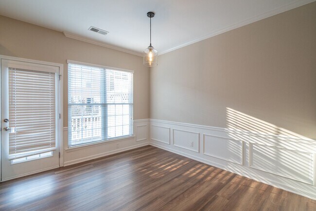 Building Photo - Gorgeous Townhome in the Heart of Fort Mil...