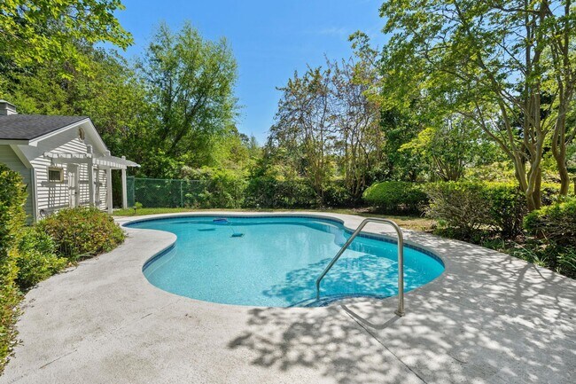 Building Photo - 5704 Woodside Ave