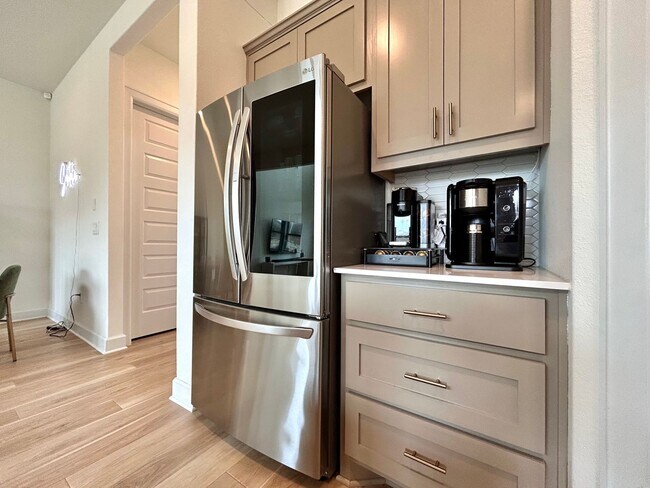 Building Photo - Spacious & Beautiful 3/BR 2/BA Two-Level Home with Garage & Fenced Yard