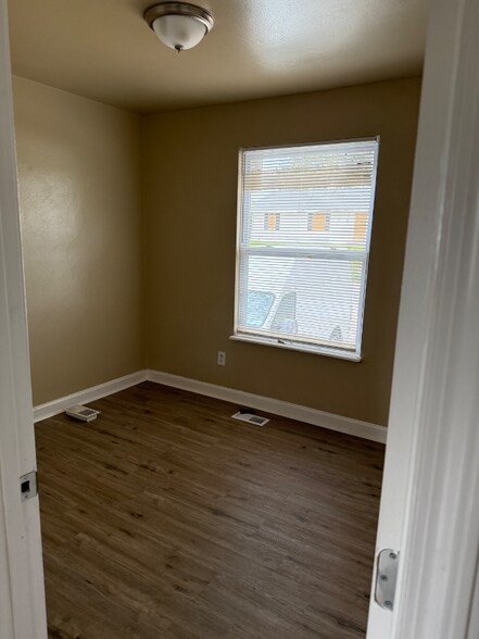 Building Photo - 10140 Castle Dr