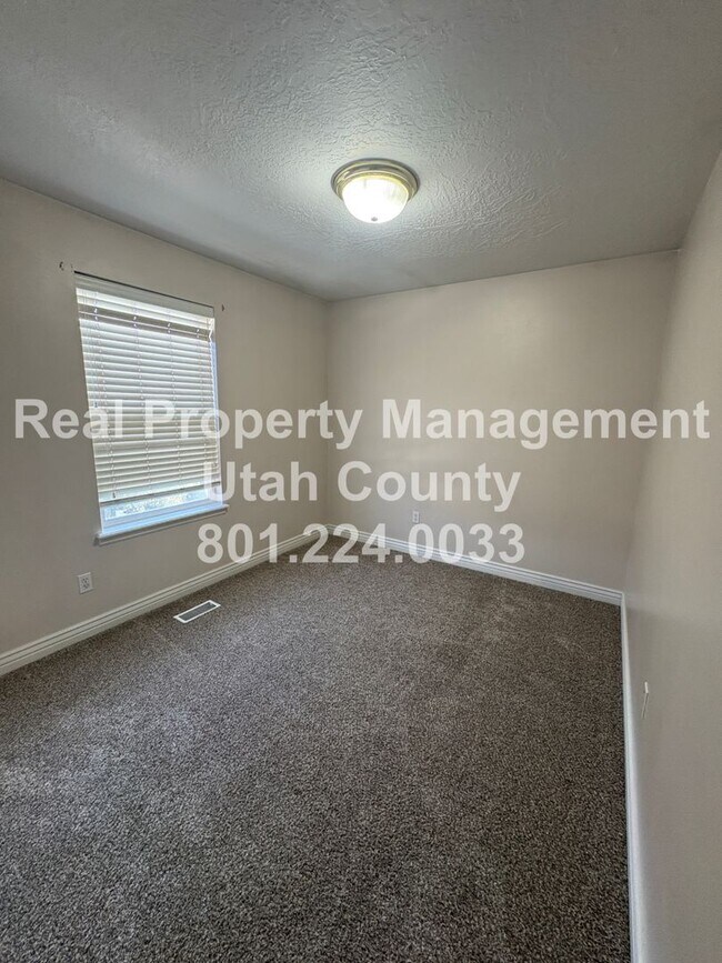 Building Photo - 1354 Dunmore Dr