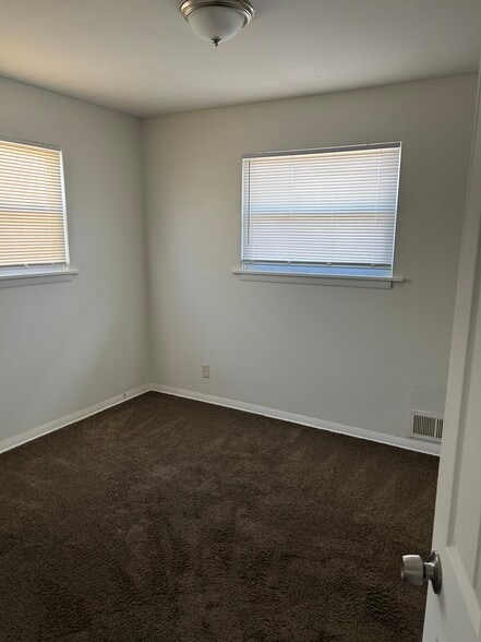 Building Photo - 7144 N 43rd St