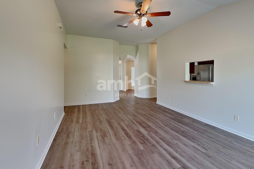 Building Photo - 11609 Deep Springs Dr N