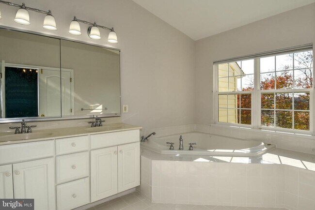 Building Photo - 43265 Morven Square