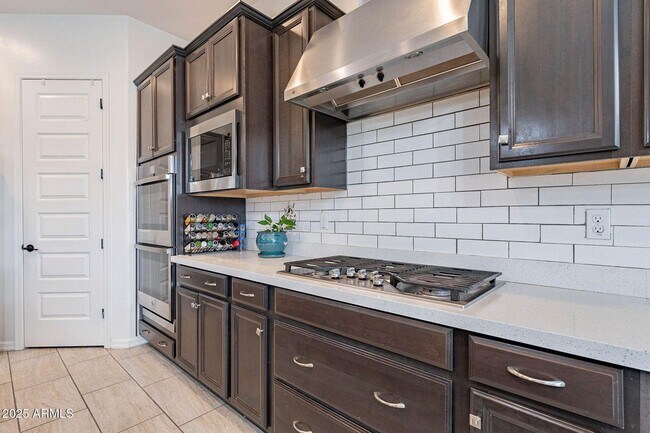 Building Photo - Charming 5-bed, 4.5-bath, 3 Car home with ...