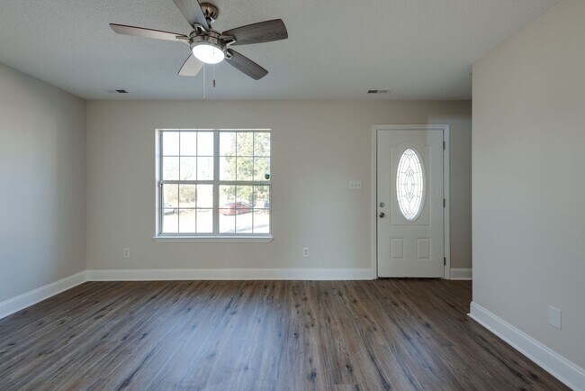 Building Photo - 1565 Petty St