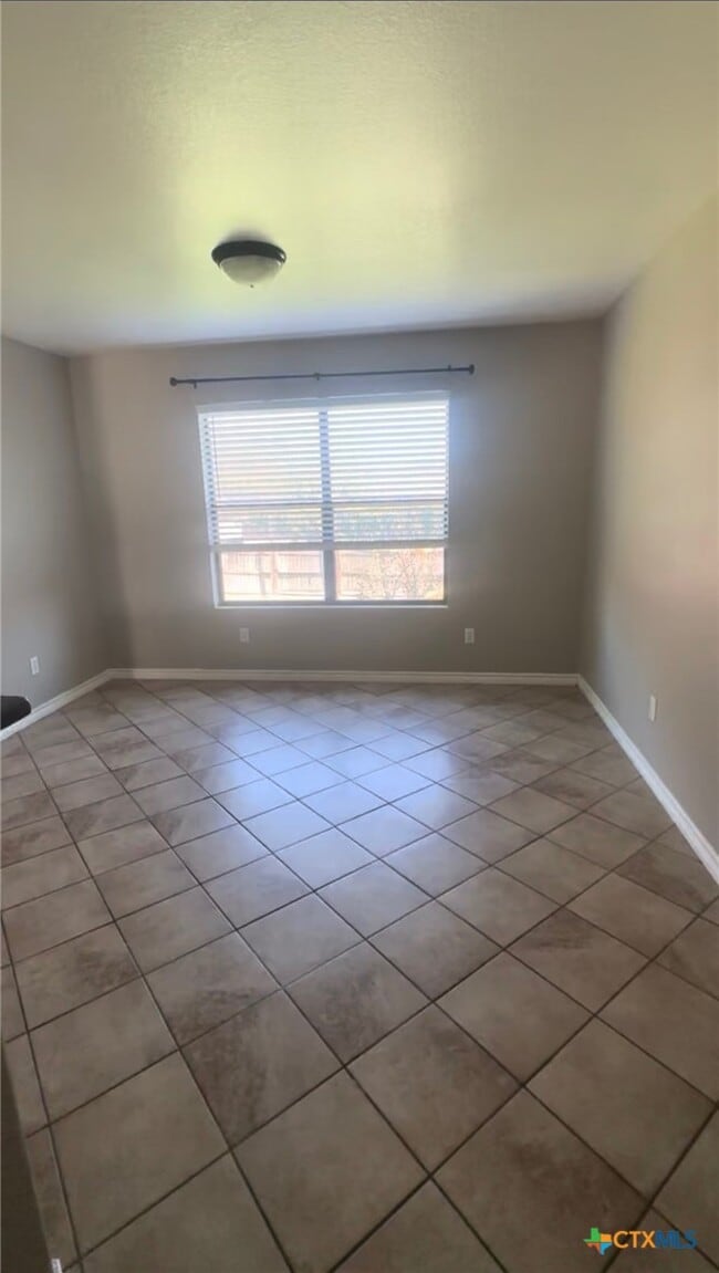 Building Photo - 2227 Sun Chase Blvd