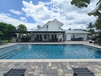 Building Photo - SEASONAL RENTAL - Luxury by the Beach!