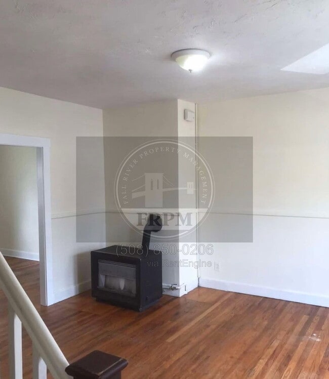 Building Photo - 118 Seabury St
