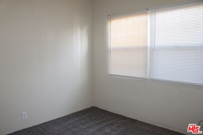 Building Photo - 6340 10th Ave