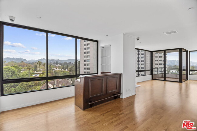 Building Photo - 10350 Wilshire Blvd
