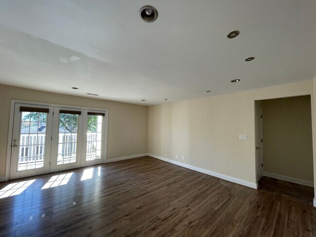 Building Photo - 1311 Villa Way