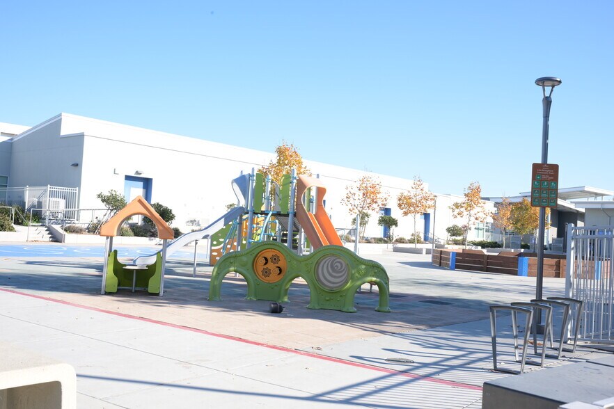 Building Photo - 45139 Challenge Cmn