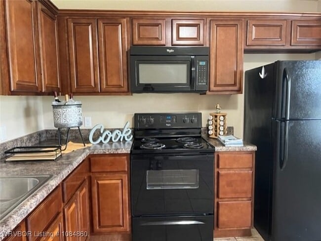 Building Photo - 8214 Huntington Way