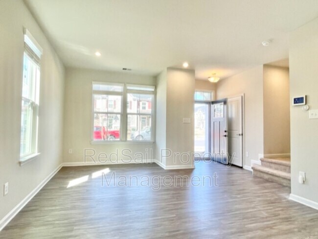 Building Photo - 7551 Luminary Dr