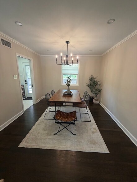 Building Photo - 3737 Lakeshore Dr