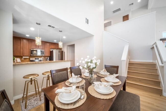 Building Photo - 52154 Rosewood Ln