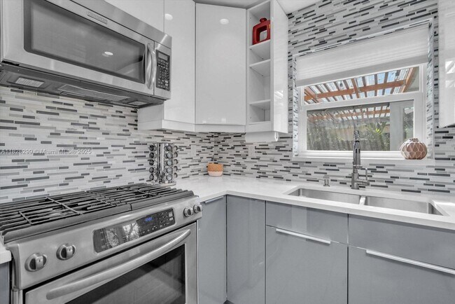 Building Photo - 5720 Van Buren St