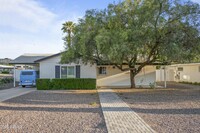 Building Photo - 3547 E Meadowbrook Ave