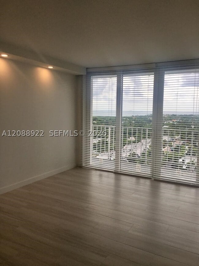 Building Photo - 881 Ocean Dr