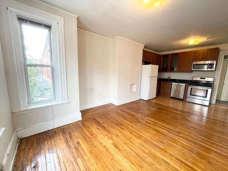 Building Photo - 76 Saint Stephen St