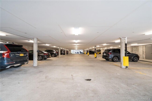 Building Photo - 100 Main St