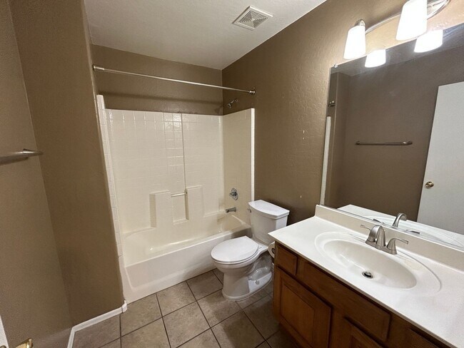 Building Photo - 15446 W Mercer Ln