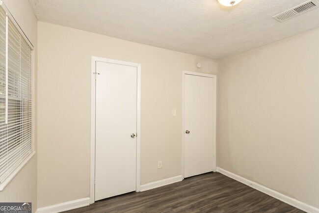 Building Photo - 599 Plainville Dr SW