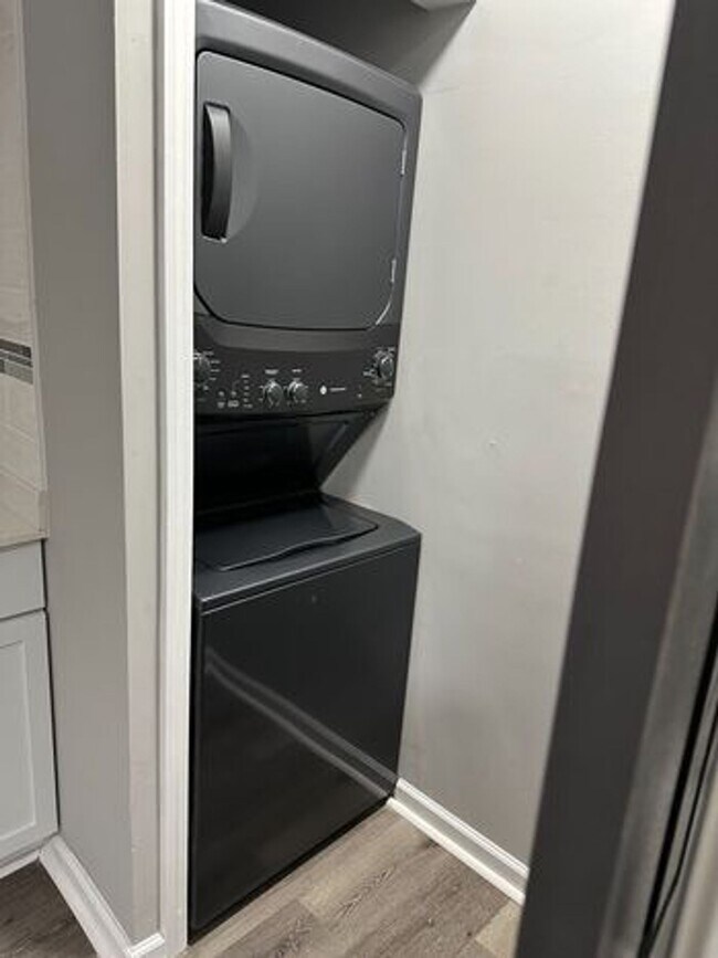 Building Photo - Irvington Living II: Renovated Comfort in ...