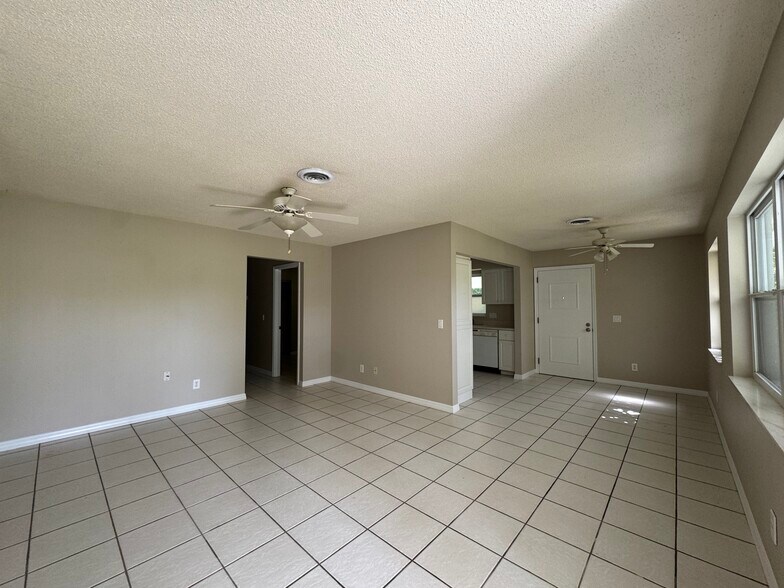 Building Photo - 2555 Granada Ave