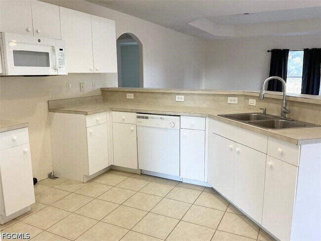 Building Photo - 2323 NE 26th St