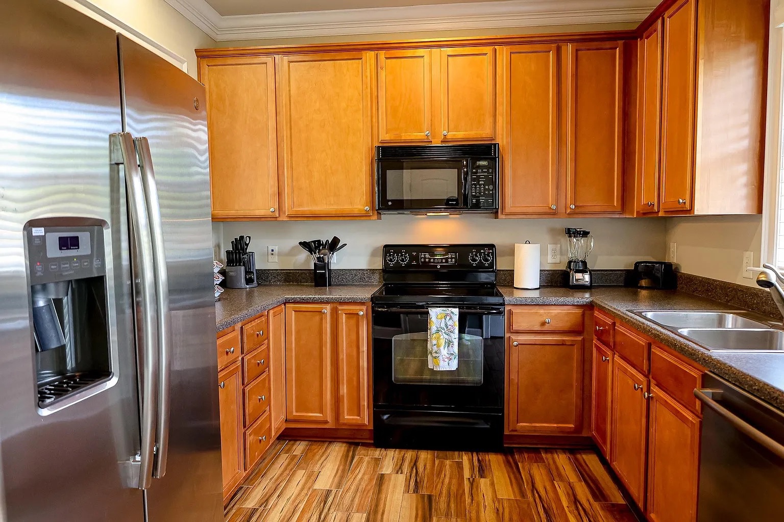 Building Photo - Room in House on ACC Blvd