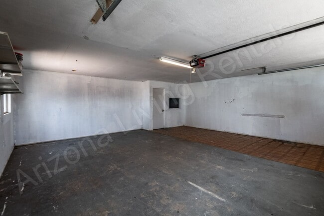 Building Photo - LARGE FENCED YARD WITH DETACHED GARAGE