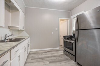 Building Photo - $799-Stylish 1-Bed/1-Bath Apartment with a Fresh Makeover!