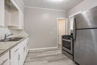 Building Photo - $799-Stylish 1-Bed/1-Bath Apartment with a Fresh Makeover!
