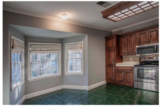 Building Photo - Beautiful 2 bedroom condo just minutes from Downtown Athens!