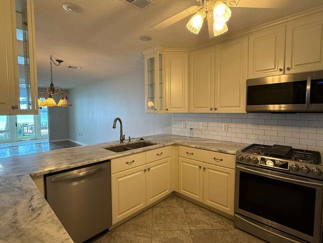 Building Photo - 806 Regatta Cir