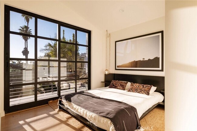 Building Photo - 354 5th Ave