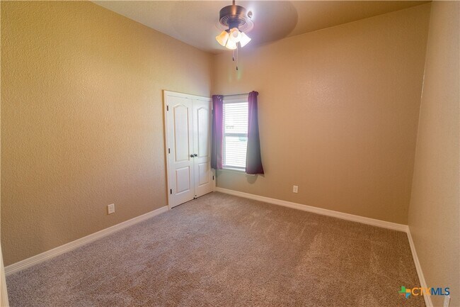 Building Photo - 2033 Catkins Ln