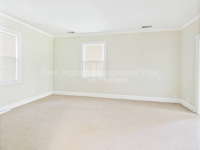 Building Photo - 217 Palen Ave