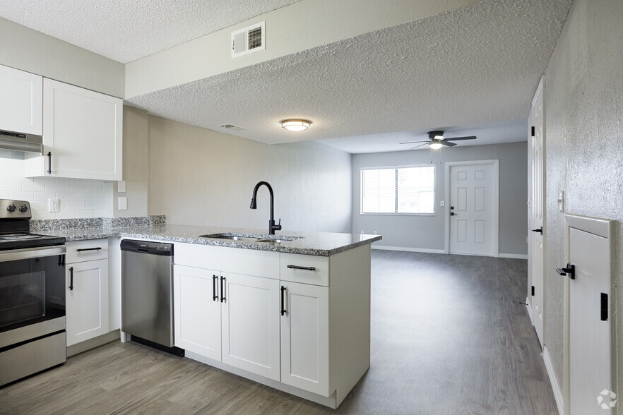 2BR, 1.5BA - 1000SF - Topaz Village