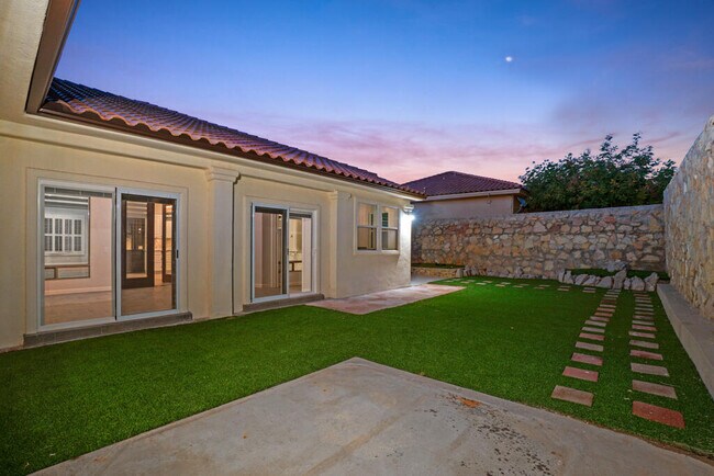 Building Photo - 6464 Snowheights Ct