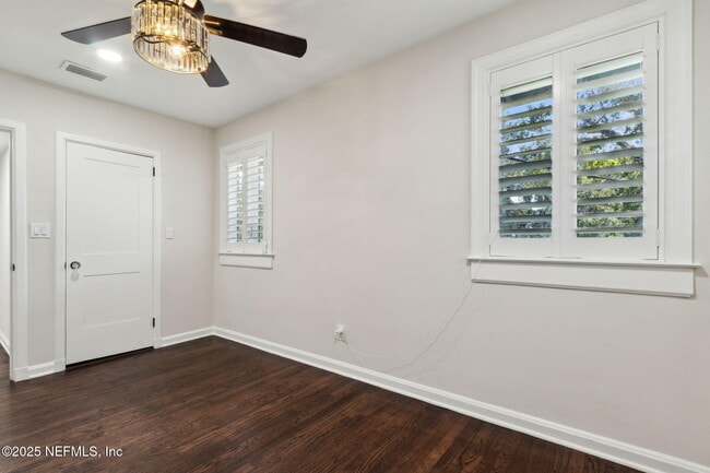 Building Photo - 2334 Broadmoor Ln