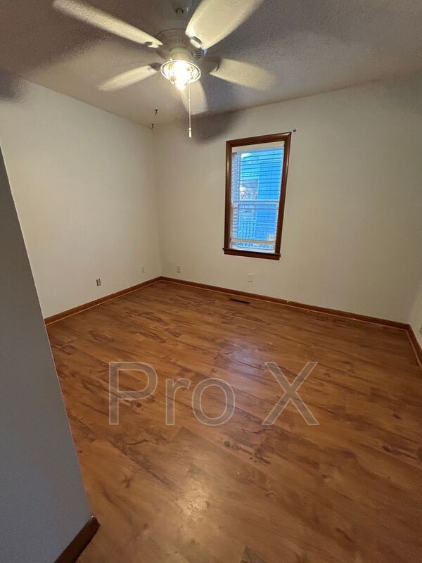 Building Photo - 510 W 2nd St