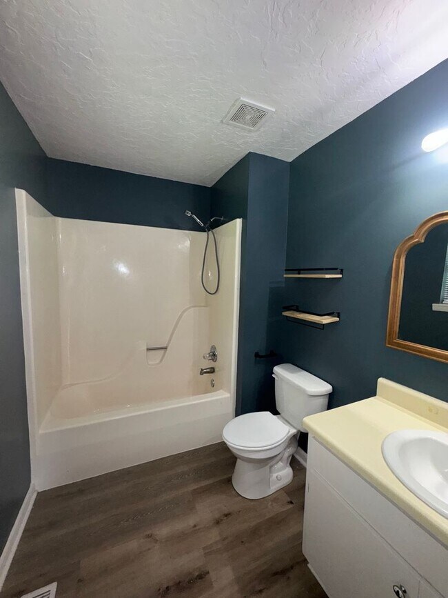 Building Photo - Minutes From Jax State and Jacksonville Ci...